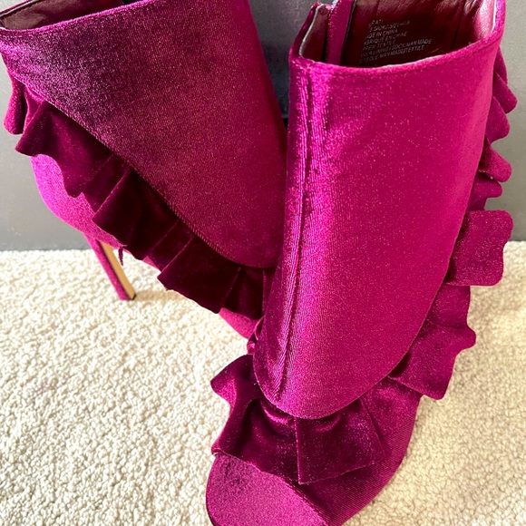 Really nice JustFab ankle booties - Picture 1 of 4